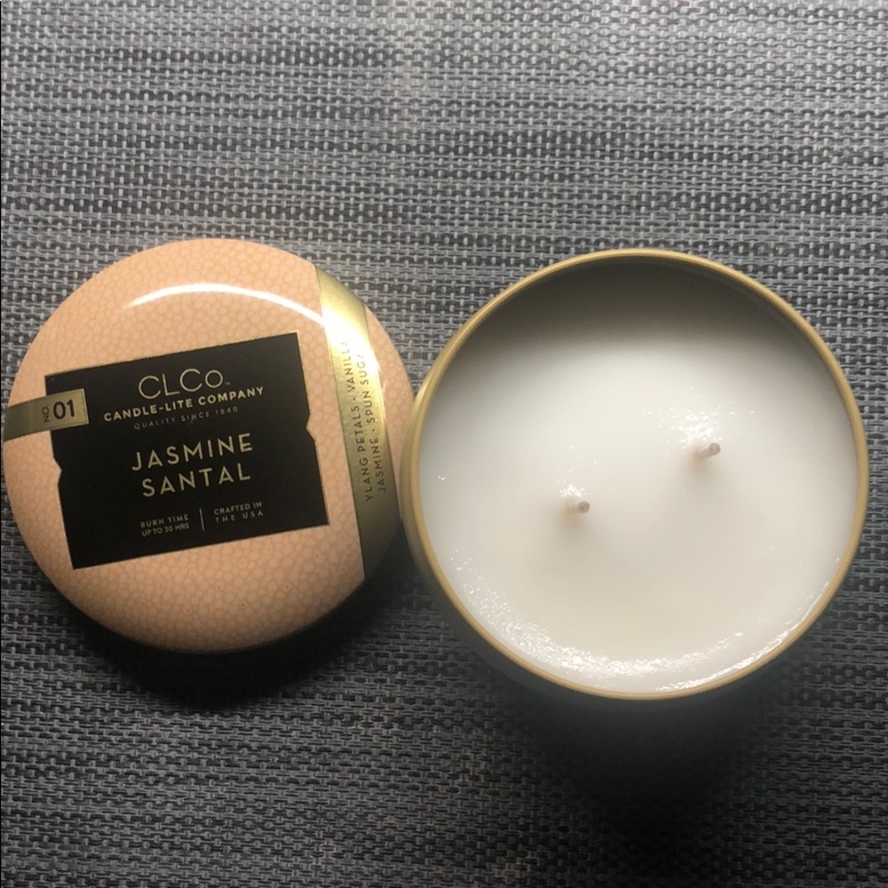 Jasmin Santal candle.Newer used. During time 30h